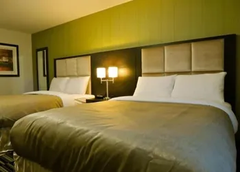 Carlyle Western Star Inn & Suites hotel thumbnail 6