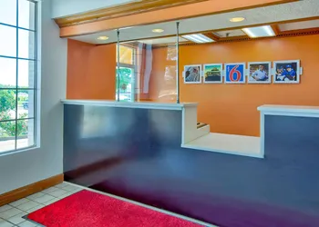 Motel 6 Grand Rivers, KY hotel thumbnail 3