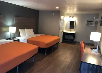 Super 8 by Wyndham Sonora hotel thumbnail 3