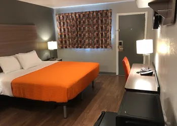 Super 8 by Wyndham Sonora hotel thumbnail 5