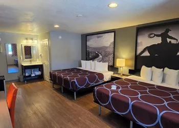 Super 8 by Wyndham Sonora hotel thumbnail 7