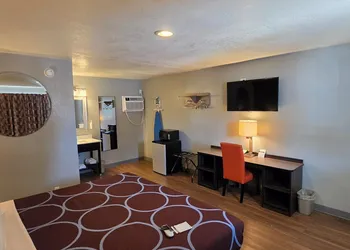 Super 8 by Wyndham Sonora hotel thumbnail 8