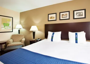 Holiday Inn Aurora North - Naperville by IHG hotel thumbnail 2