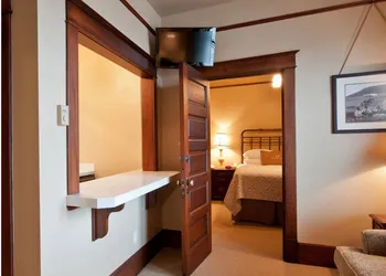 Sacajawea Hotel hotel thumbnail 6