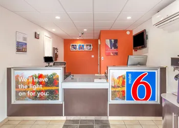 Motel 6 Huntington, WV hotel thumbnail 2