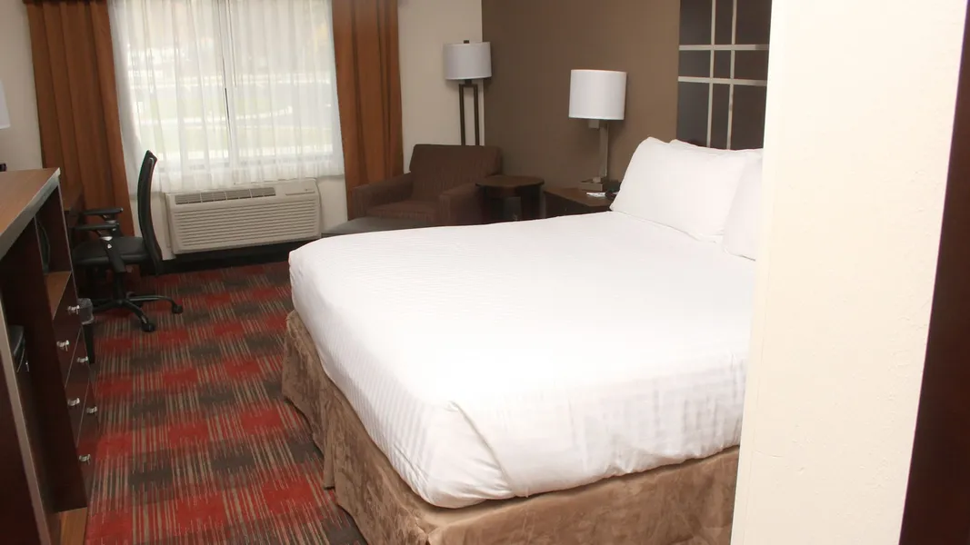 Holiday Inn Express & Suites Cumberland - La Vale by IHG hotel detail image 6