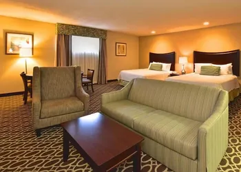 Sunday House Inn and Suites hotel thumbnail 6