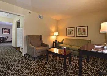 Sunday House Inn and Suites hotel thumbnail 7