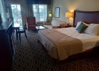 Sunday House Inn and Suites hotel thumbnail 8