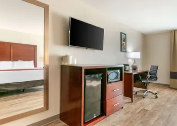 Comfort Inn & Suites Van Buren - Fort Smith hotel thumbnail 5