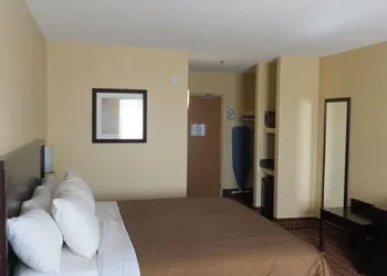 Poplar Tree Inn hotel thumbnail 8