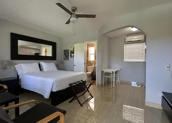 White Horse Motel hotel thumbnail 4