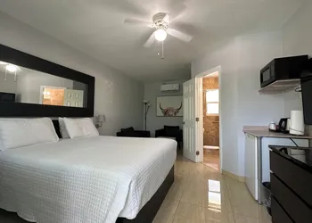 White Horse Motel hotel thumbnail 6