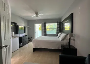 White Horse Motel hotel thumbnail 7