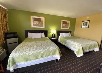 Innkeeper Motel hotel thumbnail 2