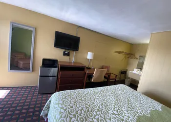 Innkeeper Motel hotel thumbnail 5