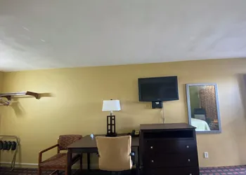 Innkeeper Motel hotel thumbnail 6