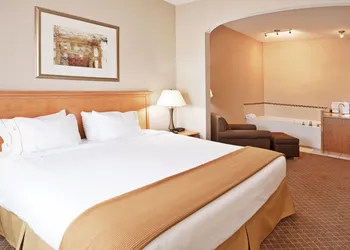 Holiday Inn Express & Suites Chesterfield by IHG hotel thumbnail 2