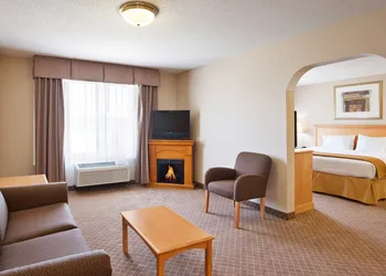 Holiday Inn Express & Suites Chesterfield by IHG hotel thumbnail 5