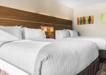 Holiday Inn Express & Suites Clarion by IHG hotel thumbnail 2