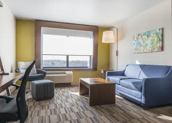 Holiday Inn Express & Suites Clarion by IHG hotel thumbnail 4