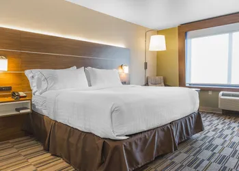 Holiday Inn Express & Suites Clarion by IHG hotel thumbnail 6