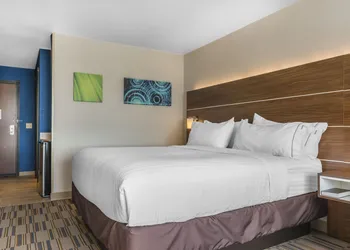 Holiday Inn Express & Suites Clarion by IHG hotel thumbnail 7