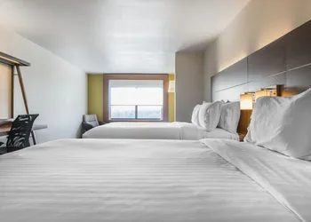 Holiday Inn Express & Suites Clarion by IHG hotel thumbnail 8