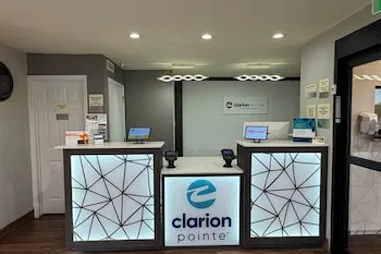 Clarion Pointe Athens I-65 hotel thumbnail 2
