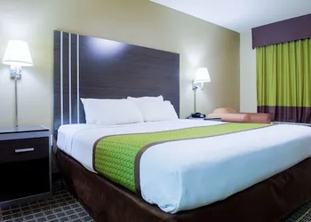 Clarion Pointe Athens I-65 hotel thumbnail 4