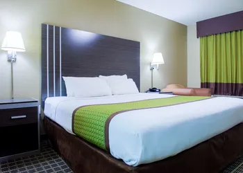Clarion Pointe Athens I-65 hotel thumbnail 4