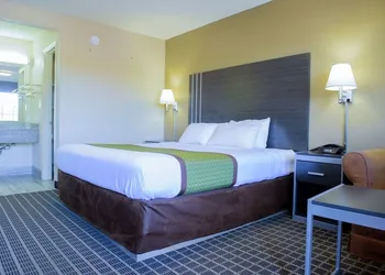 Clarion Pointe Athens I-65 hotel thumbnail 6