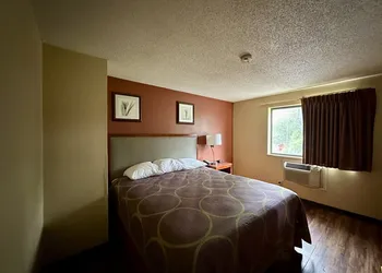 American Inn hotel thumbnail 5