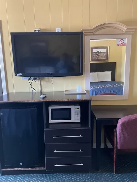 Budget Inn hotel detail image 2
