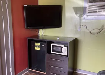 Budget Inn hotel thumbnail 8