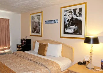 El Trovatore Motel hotel thumbnail 5
