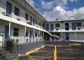 Miami Springs Inn hotel thumbnail 7