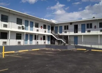 Miami Springs Inn hotel thumbnail 8