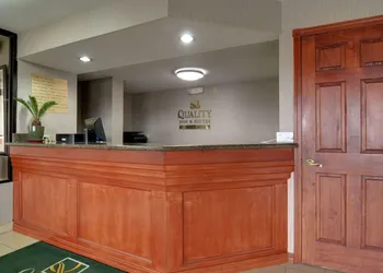 Quality Inn & Suites Clarksville hotel thumbnail 3