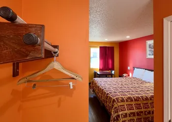 Razorback Inn hotel thumbnail 6