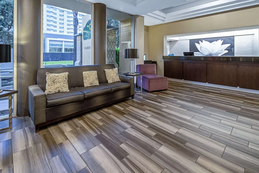 La Quinta Inn & Suites by Wyndham Anaheim hotel detail image 2