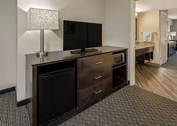 La Quinta Inn & Suites by Wyndham Anaheim hotel thumbnail 5