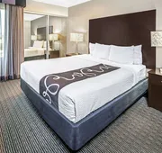 La Quinta Inn & Suites by Wyndham Anaheim hotel detail image 7