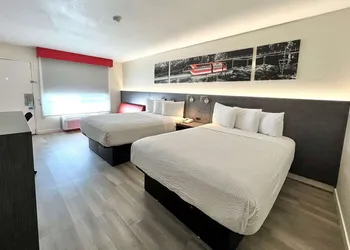 Ramada by Wyndham Anaheim Convention Center hotel thumbnail 6