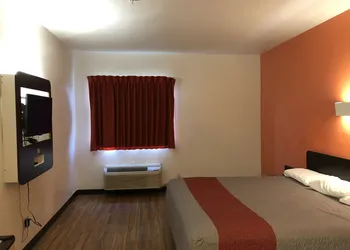 Motel 6 Woodway, TX hotel thumbnail 7