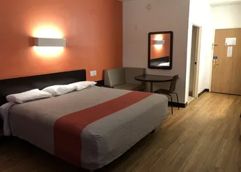 Motel 6 Woodway, TX hotel thumbnail 8