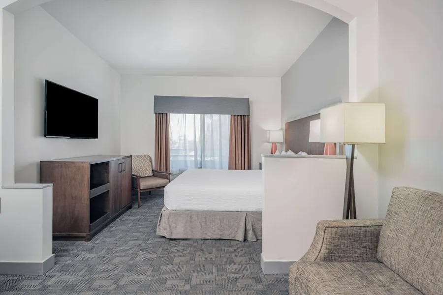 Ramada by Wyndham Bakersfield North hotel detail image 6