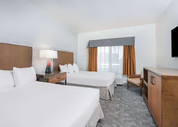 Ramada by Wyndham Bakersfield North hotel thumbnail 8