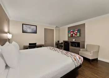 Red Roof Inn Los Angeles – Bellflower hotel thumbnail 6