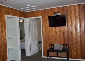 El Rancho Motel hotel thumbnail 2